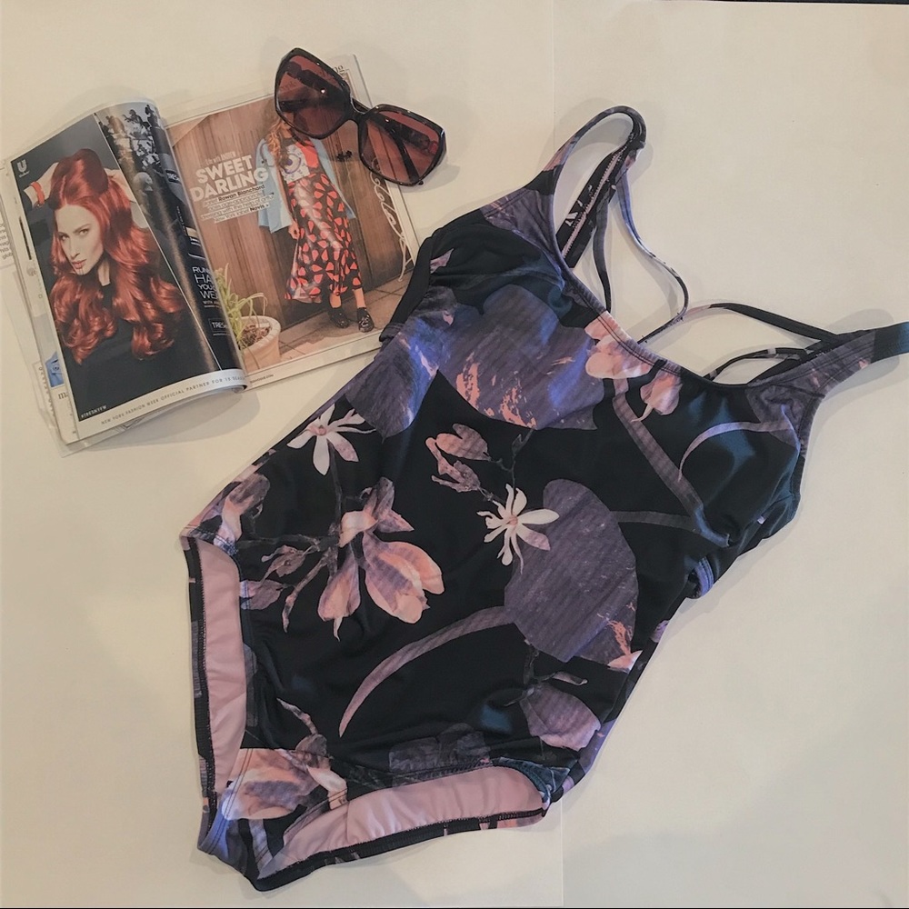 HOST PICK🏝Purple floral swimsuit